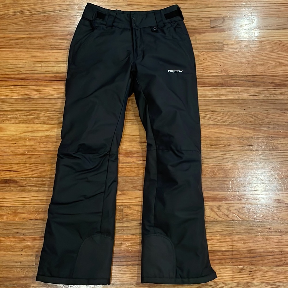 Women’s snow pants.